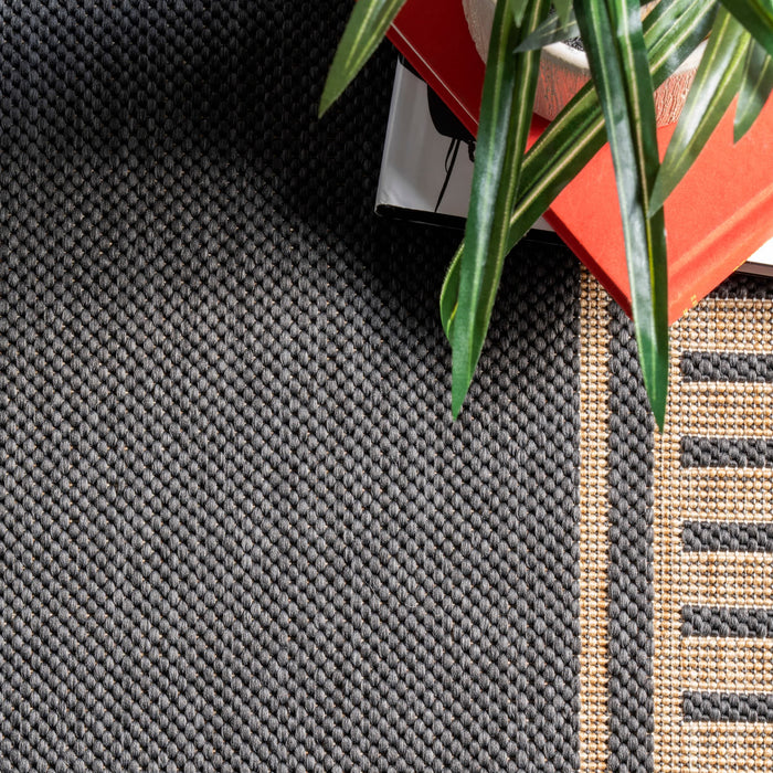 Asha Simple Border Indoor/Outdoor Area Rug: Navy / Round / 6' 7"