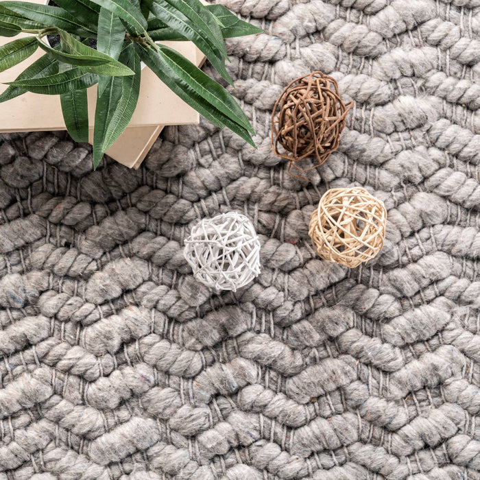 Glendora Hand Woven Chevron Area Rug: Ivory / Rectangle / 5' x 8'