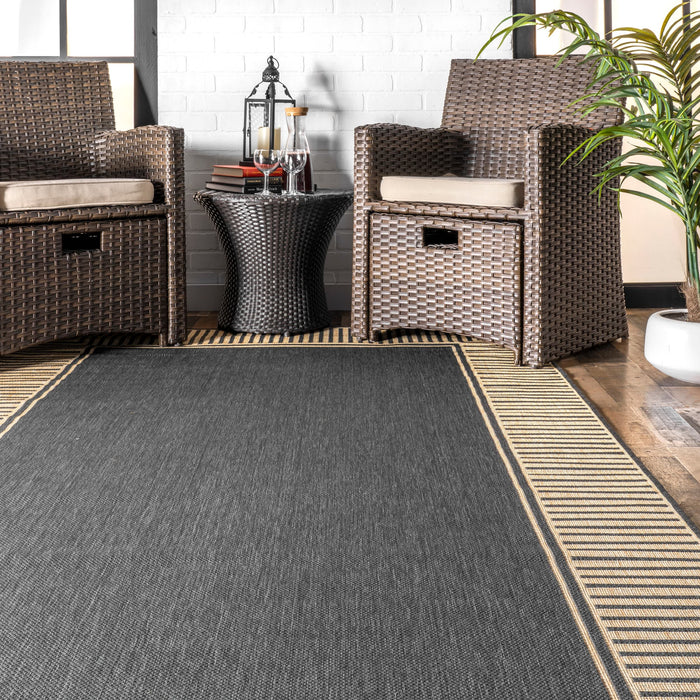 Asha Simple Border Indoor/Outdoor Area Rug: Navy / Round / 6' 7"