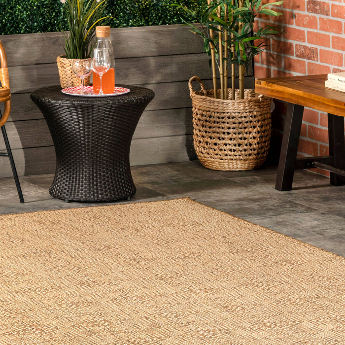 Chandler Elegant Indoor/Outdoor Area Rug: Beige / Rectangle / 8' x 10'