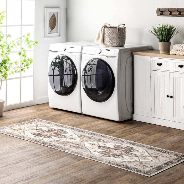 Mali Machine Washable Traditional Medallion Area Rug: Ivory / Rectangle / 6' x 9'