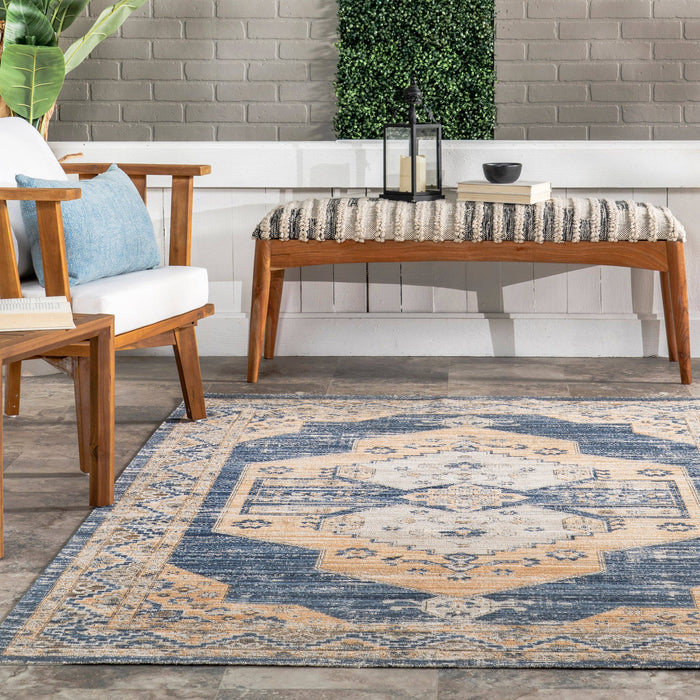 Zazie Traditional Machine Washable Indoor/Outdoor Area Rug: Blue / Rectangle / 4' x 6'