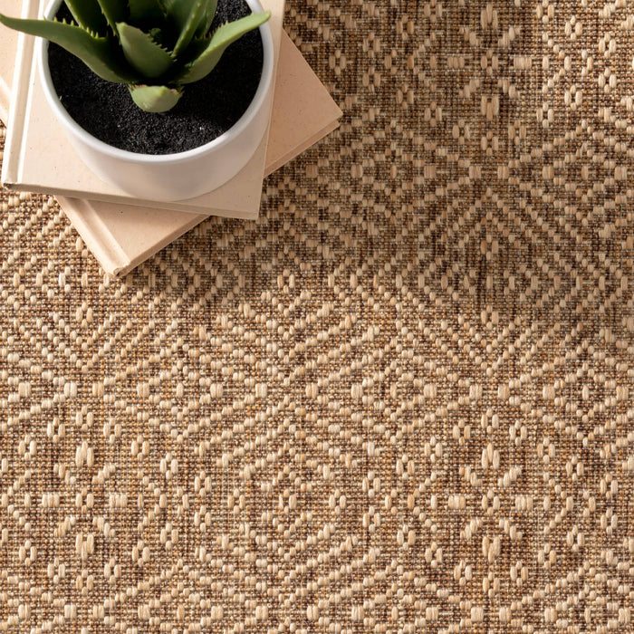 Chandler Elegant Indoor/Outdoor Area Rug: Beige / Rectangle / 8' x 10'
